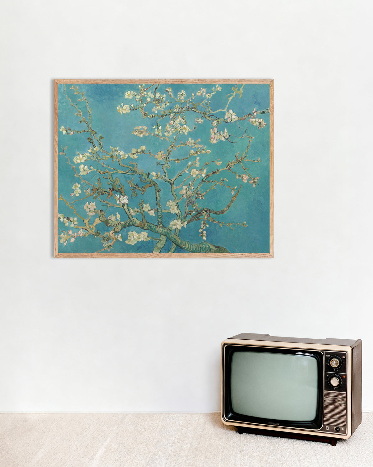 Poster „Mandelblüte (1890) von Vincent van Gogh“ mit naturfarbenem Holzrahmen