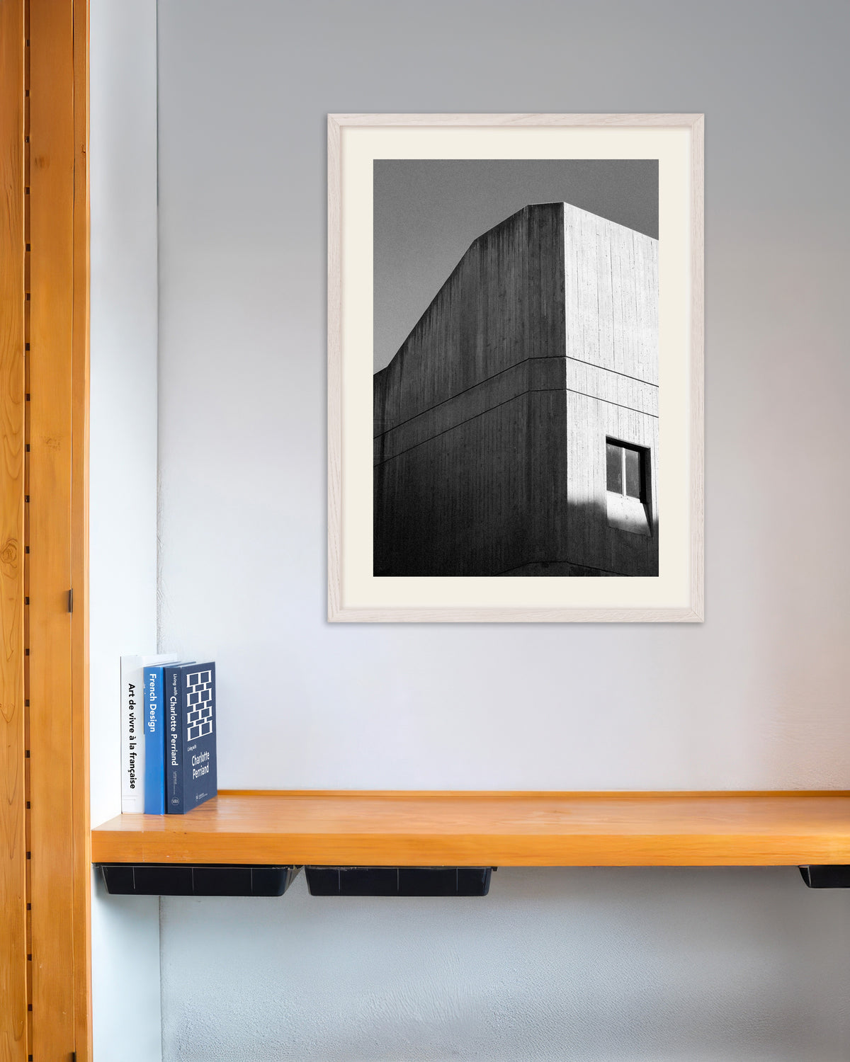 Poster „Ecke aus Brettschalungsbeton“ mit weißem Holzrahmen