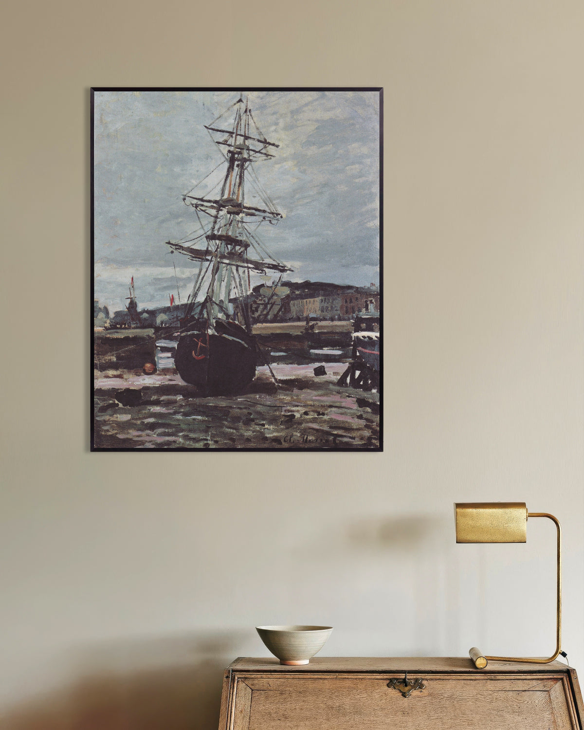 Poster Gestrandetes Boot in Fécamp (1868) von Claude Monet mit Metallrahmen