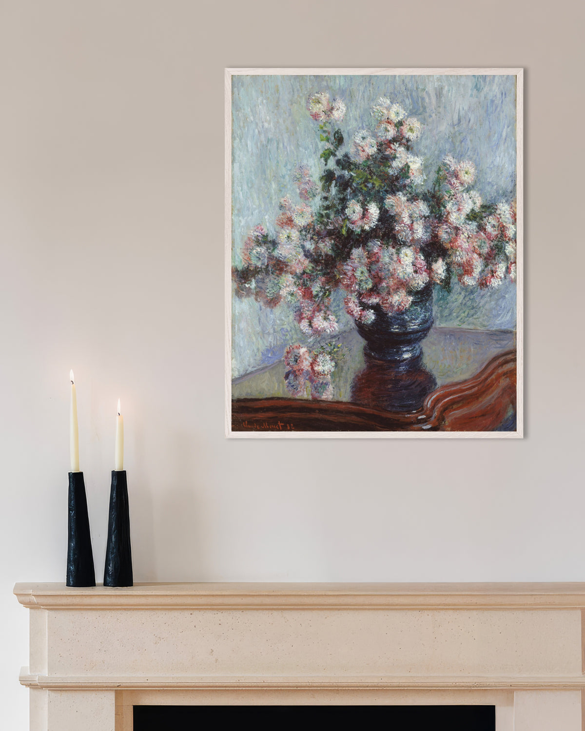 Poster Chrysanthemen (1882) von Claude Monet mit weißem Holzrahmen