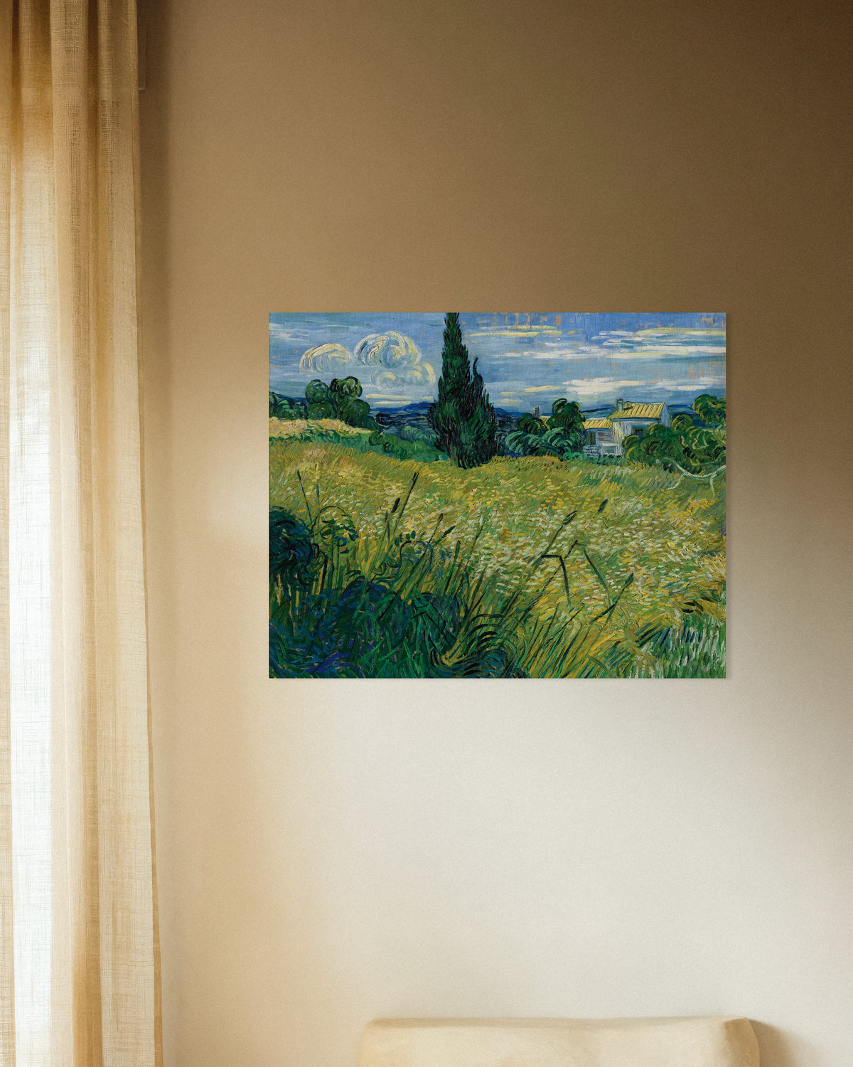 Poster mit dem Titel Grünes Weizenfeld mit Zypressen (1889) von Vincent van Gogh