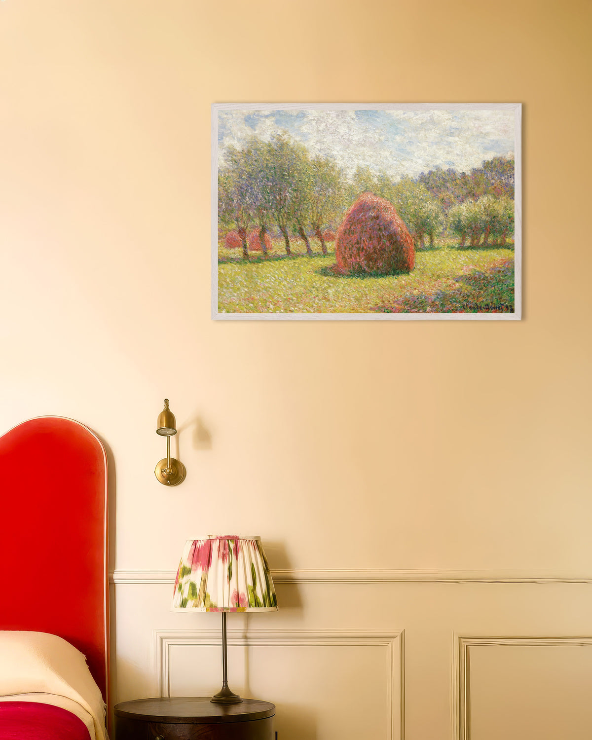 Poster Heuschober in Giverny (1893) von Claude Monet mit weißem Holzrahmen