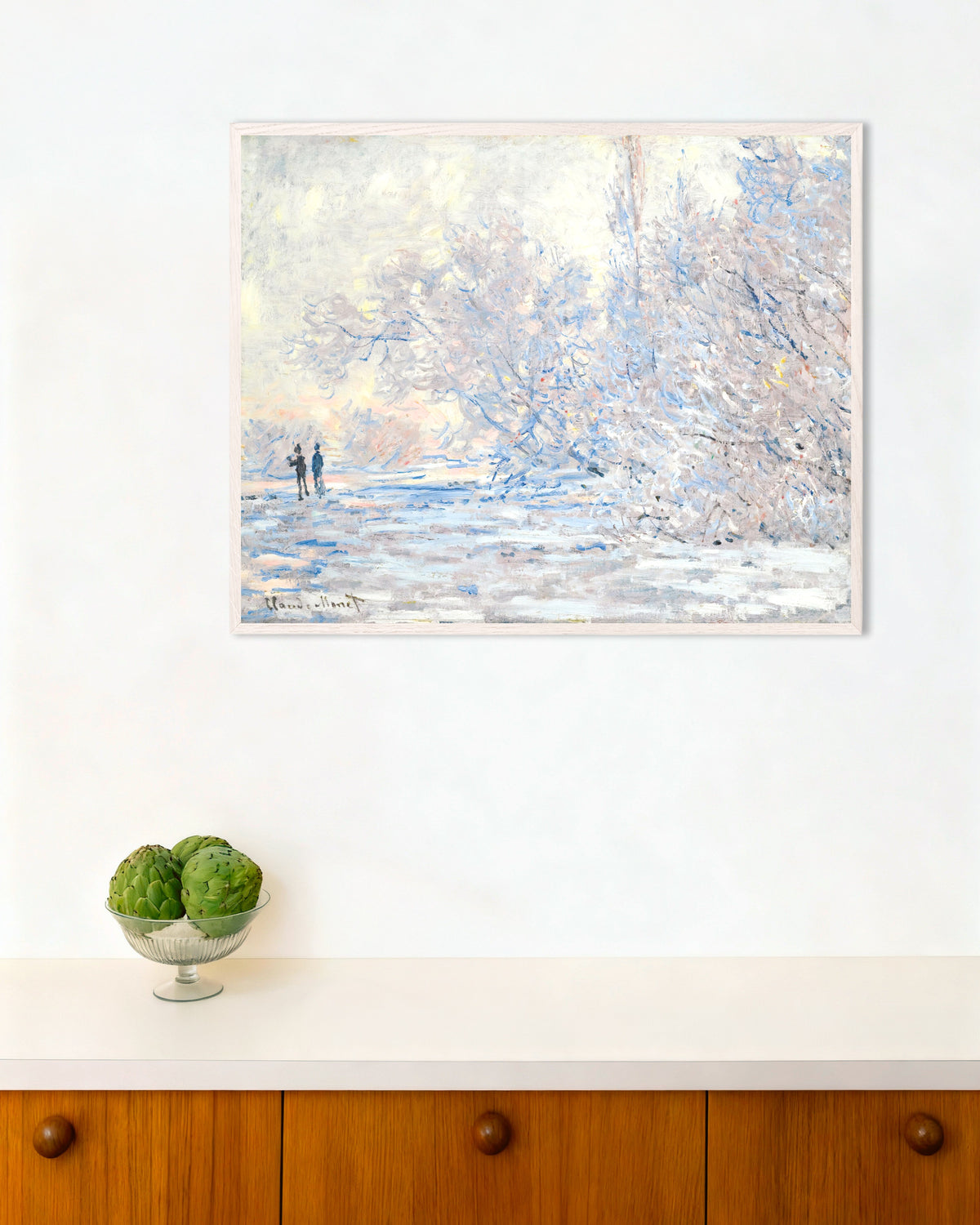 Poster Raureif in Giverny (1885) von Claude Monet mit weißem Holzrahmen