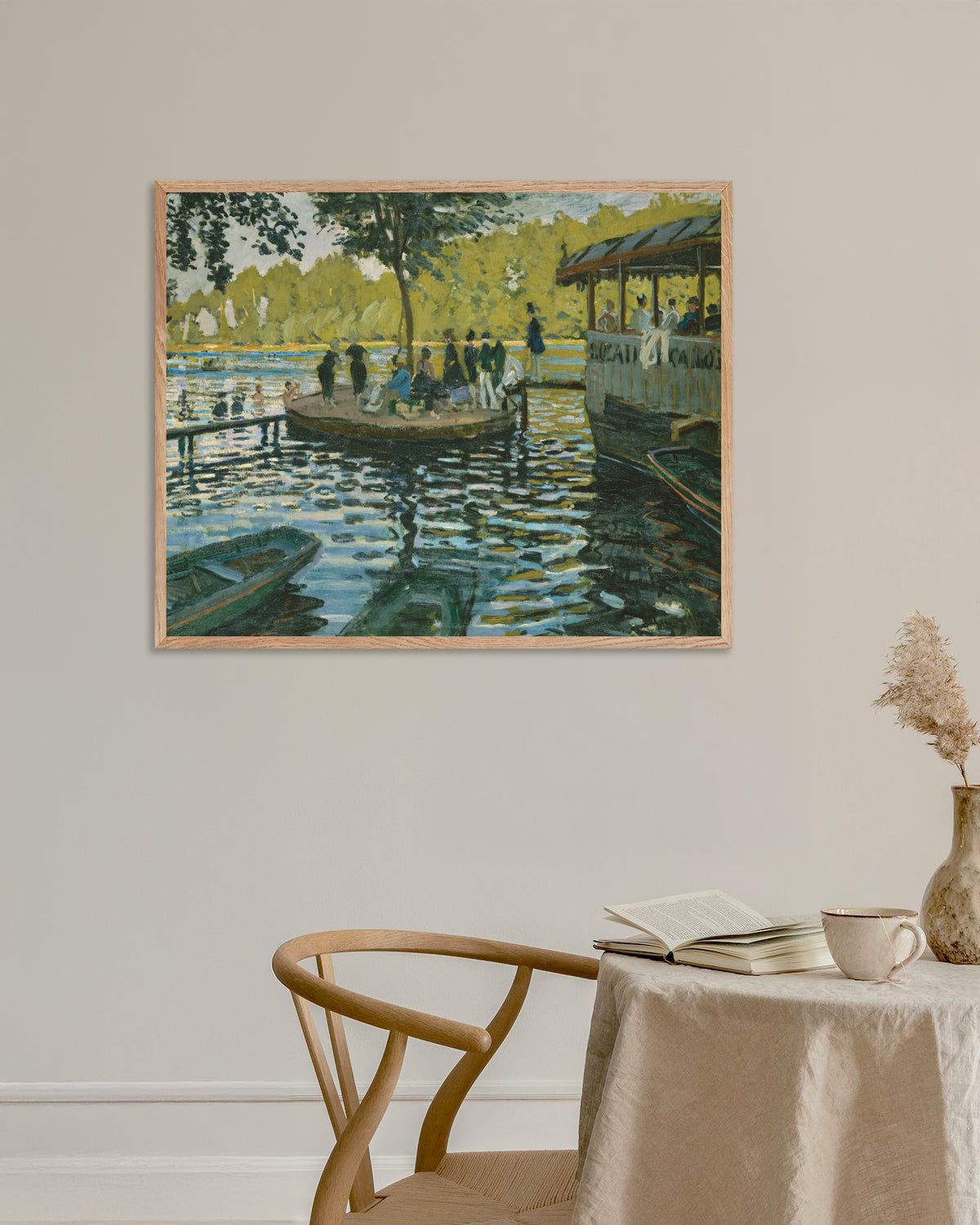 Poster La Grenouillère (1869) von Claude Monet mit naturfarbenem Holzrahmen