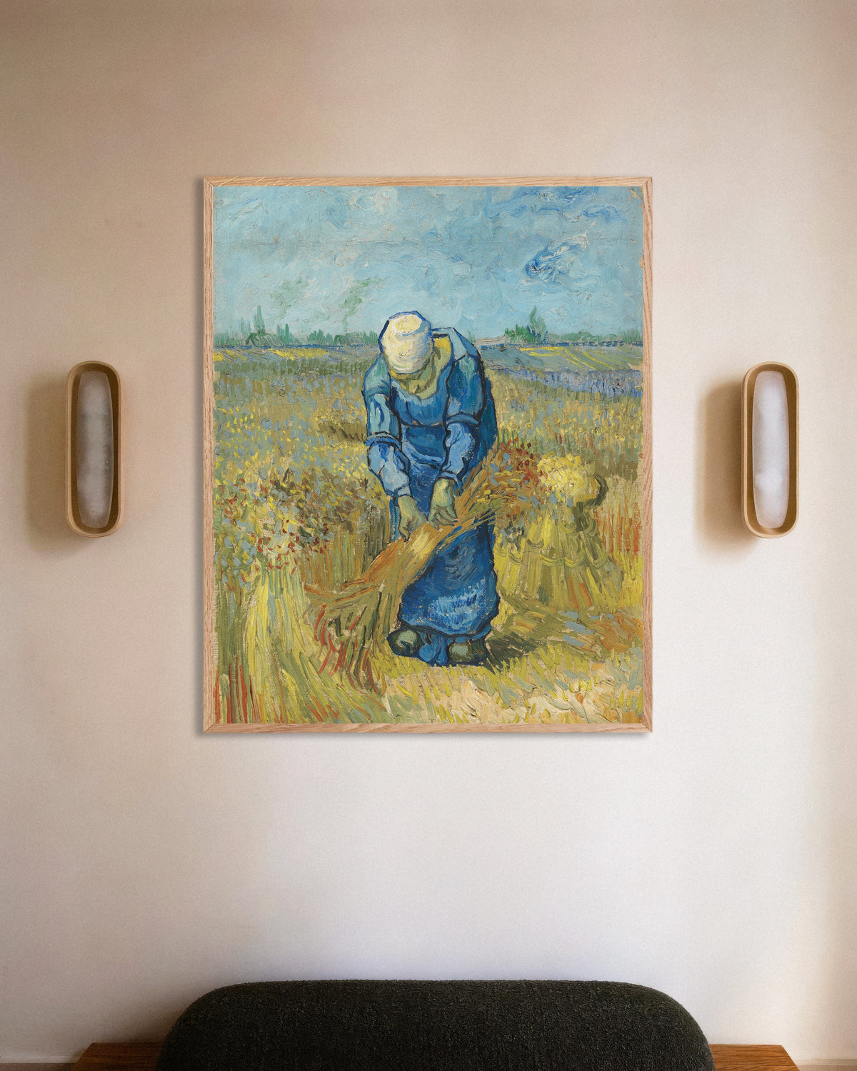 Poster Bäuerin bindet Garben, nach Millet (1889) von Vincent van Gogh, mit naturbelassenem Holzrahmen