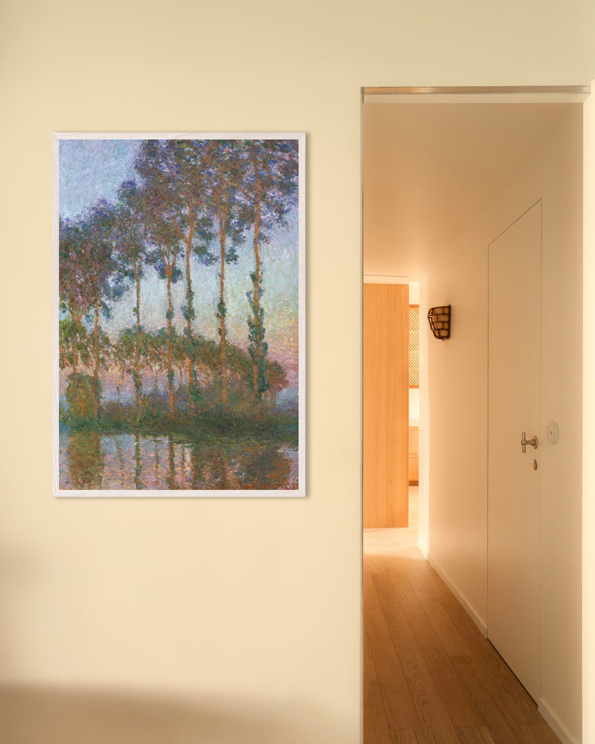 Poster Pappeln am Ufer der Epte, Abenddämmerung (1891) von Claude Monet mit weißem Holzrahmen