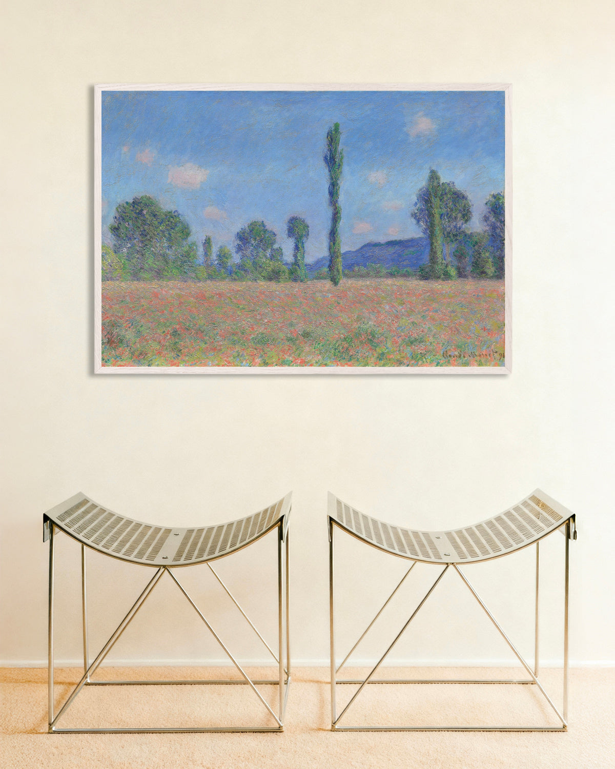 Poster Mohnfeld bei Giverny (1890) von Claude Monet mit weißem Holzrahmen
