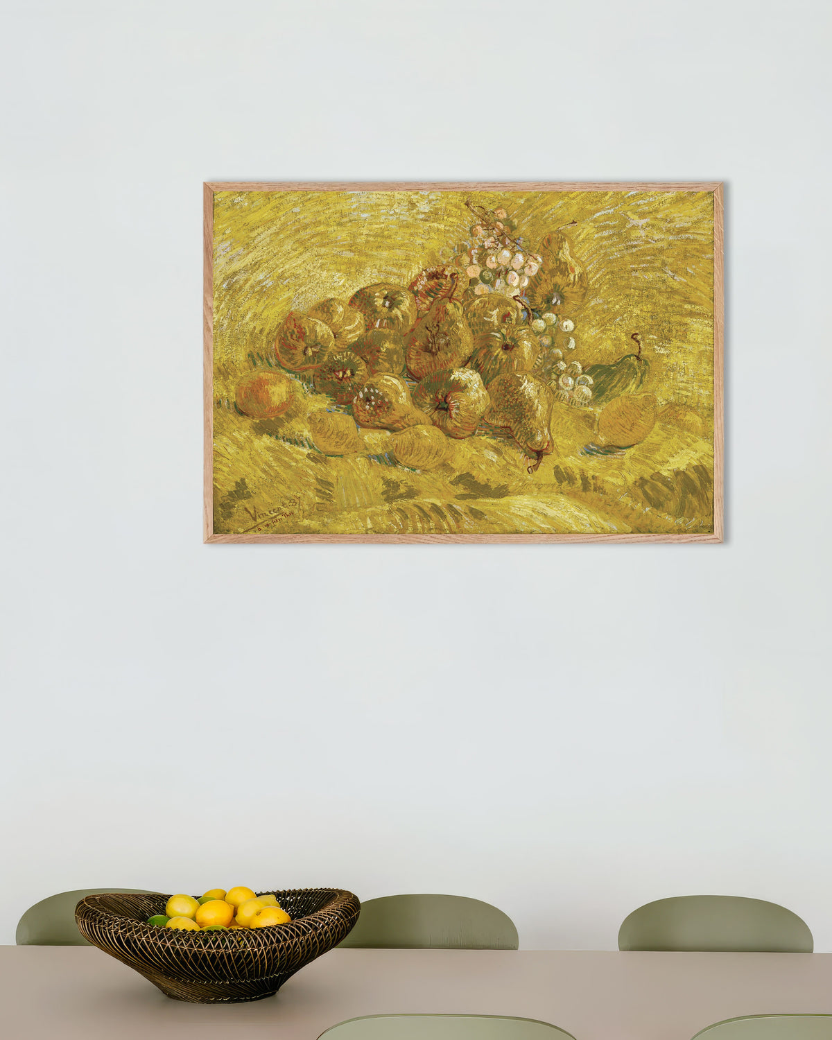 Poster „Quitten, Zitronen, Birnen und Trauben (1887) von Vincent van Gogh“ mit naturfarbenem Holzrahmen