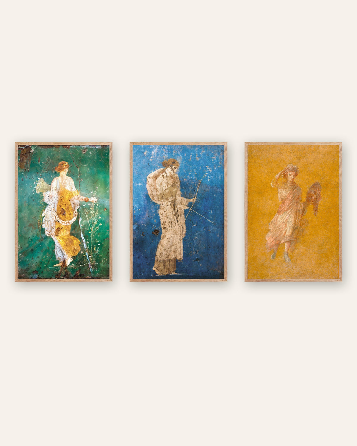 Set aus 3 Postern mit römischen Fresken, Flora, Artemis und Melpomene, in naturfarbenen Holzrahmen