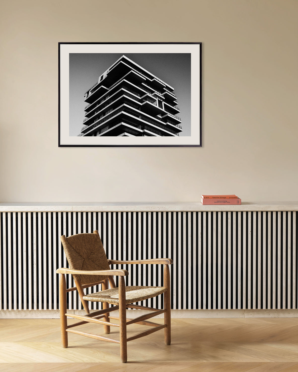 Poster „Turm aus gestapelten Etagen“ mit Metallrahmen