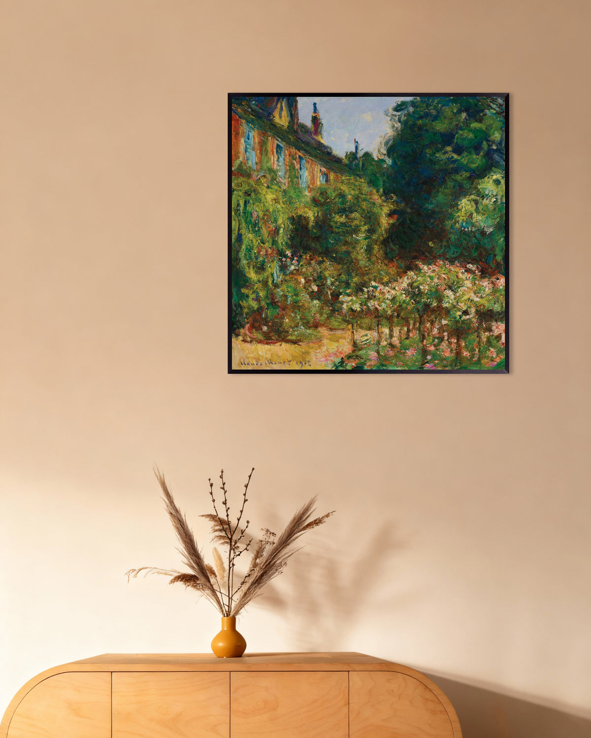 Poster Das Haus des Künstlers in Giverny (1912) von Claude Monet mit Metallrahmen