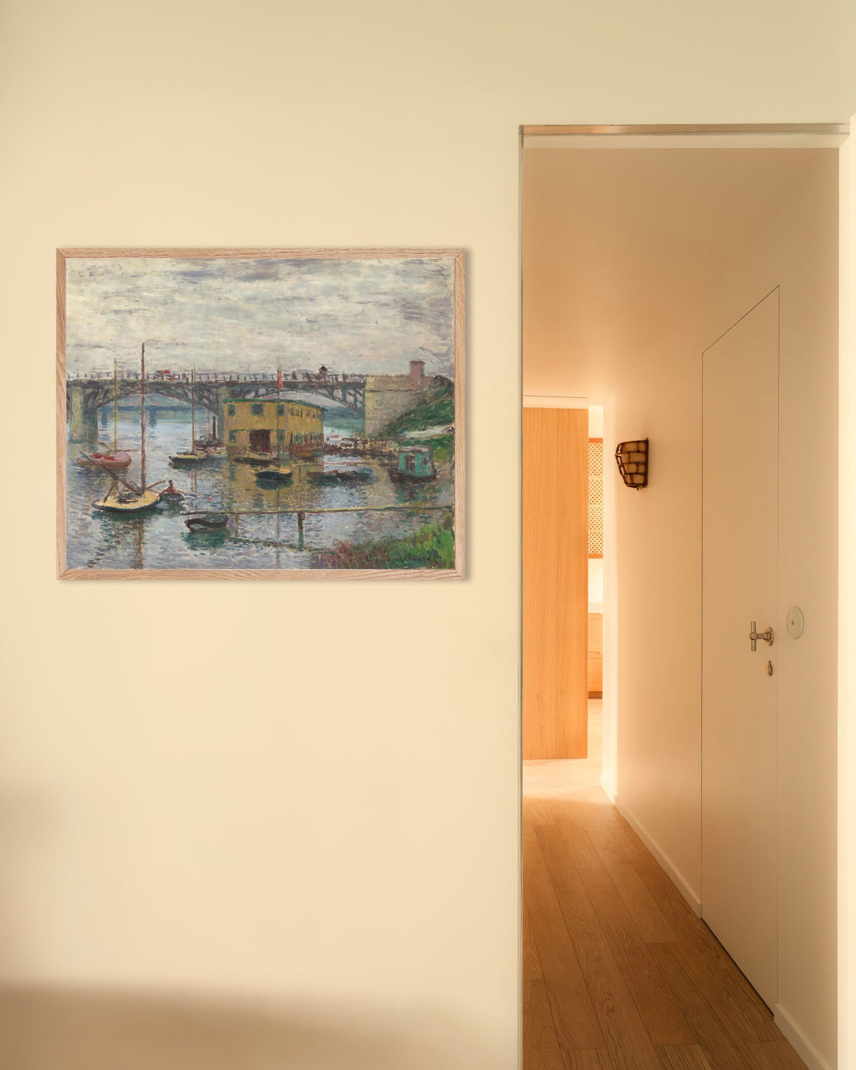 Poster Die Brücke von Argenteuil an einem grauen Tag (um 1876) von Claude Monet mit naturfarbenem Holzrahmen