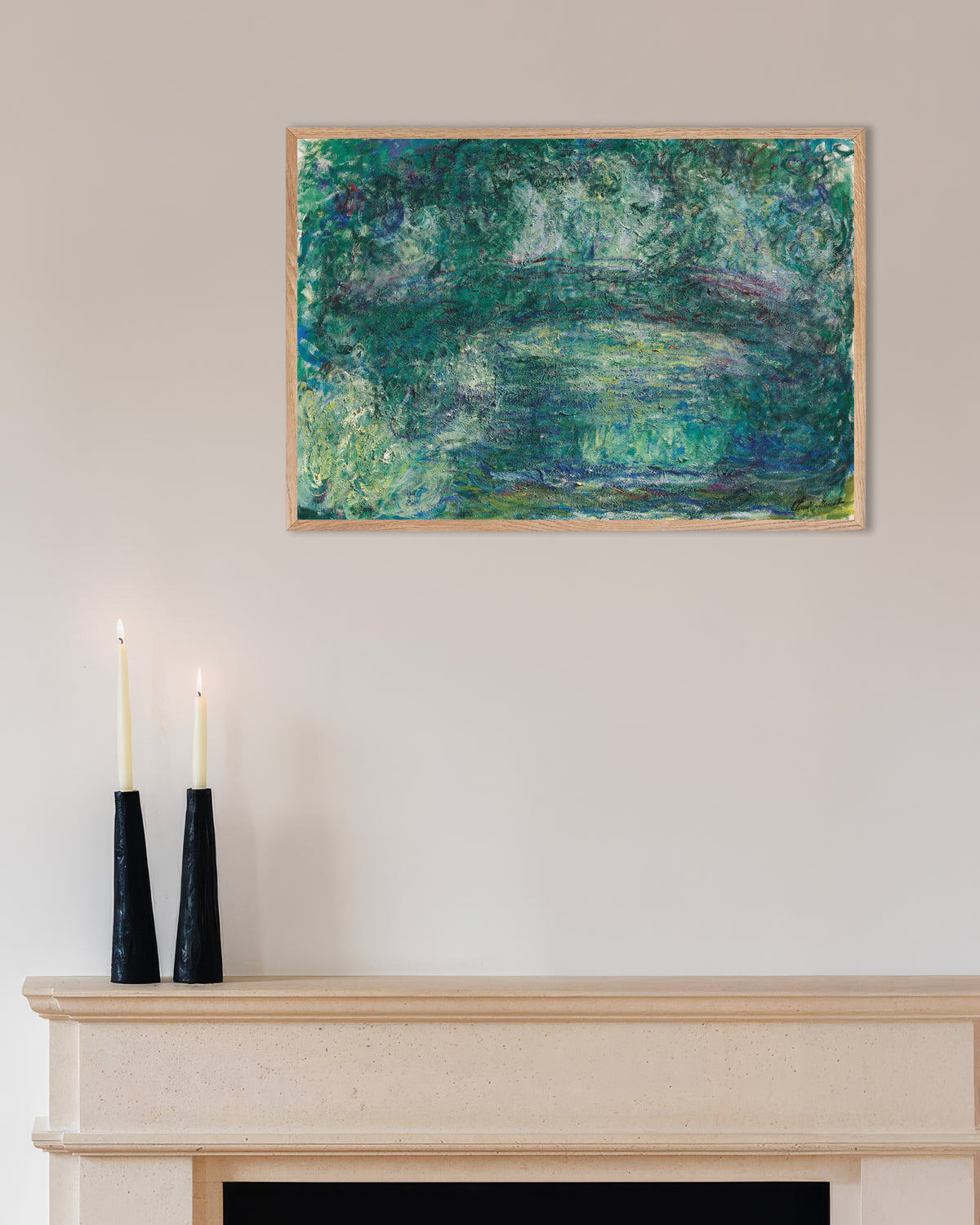 Poster Die japanische Brücke (1918–1924) von Claude Monet mit naturfarbenem Holzrahmen
