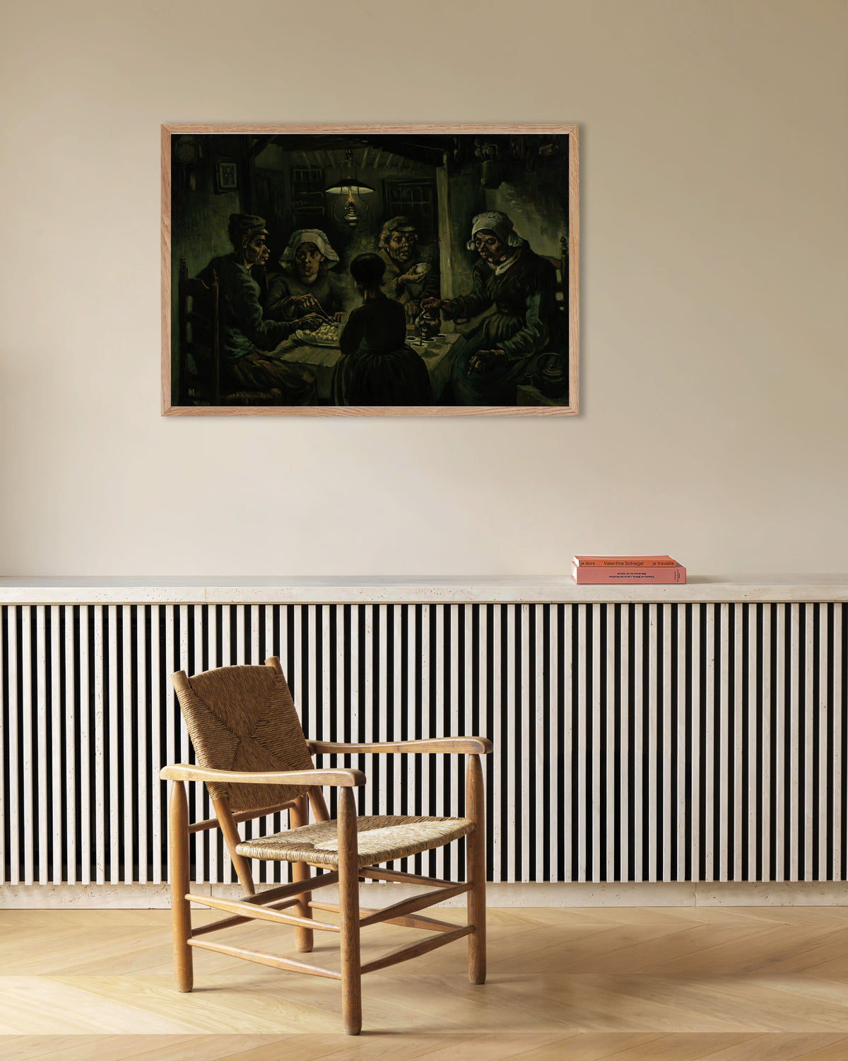 Poster „Die Kartoffelesser“ (1885) von Vincent van Gogh, mit naturbelassenem Holzrahmen