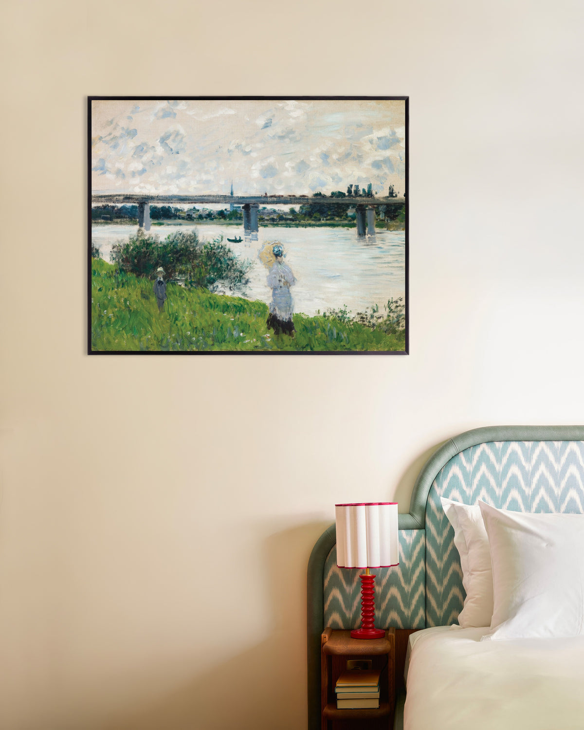 Poster Spaziergang an der Eisenbahnbrücke, Argenteuil (1874) von Claude Monet mit Metallrahmen