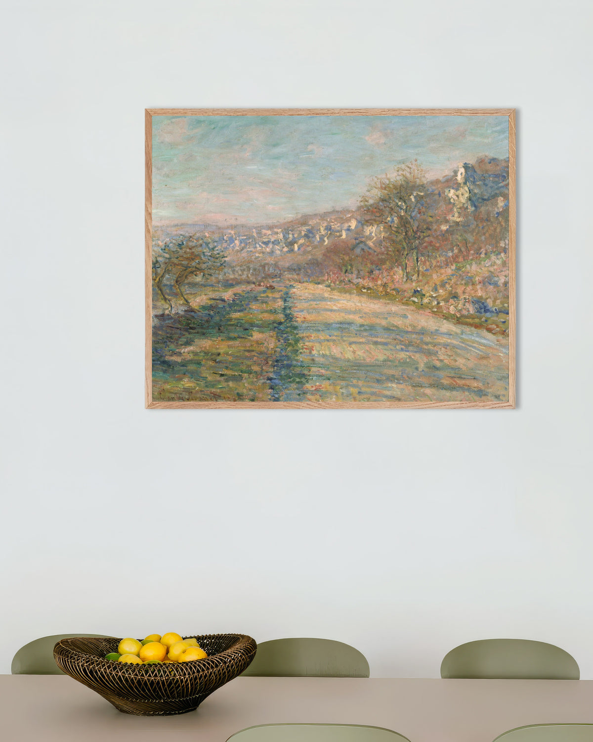 Poster Die Straße nach La Roche-Guyon (1880) von Claude Monet mit naturfarbenem Holzrahmen