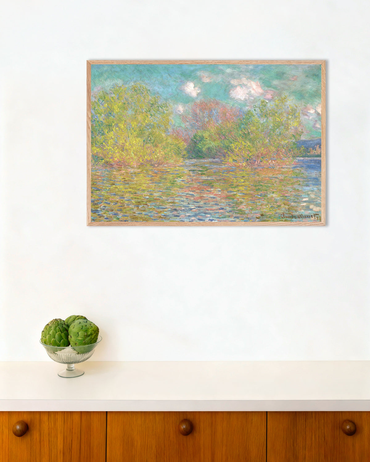 Poster Die Seine bei Giverny (1888) von Claude Monet mit naturfarbenem Holzrahmen