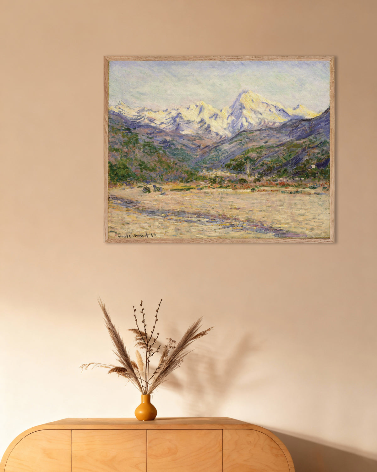 Poster Das Tal der Nervia (1884) von Claude Monet mit naturfarbenem Holzrahmen