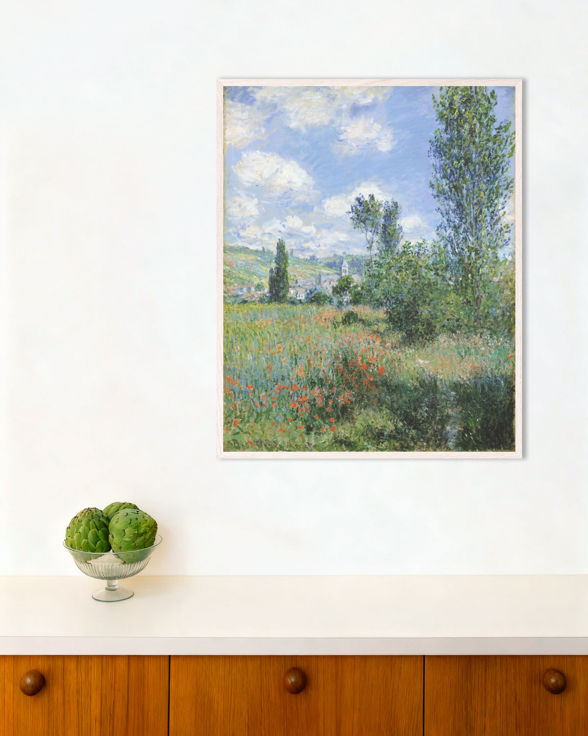 Poster Blick auf Vétheuil (1880) von Claude Monet mit weißem Holzrahmen