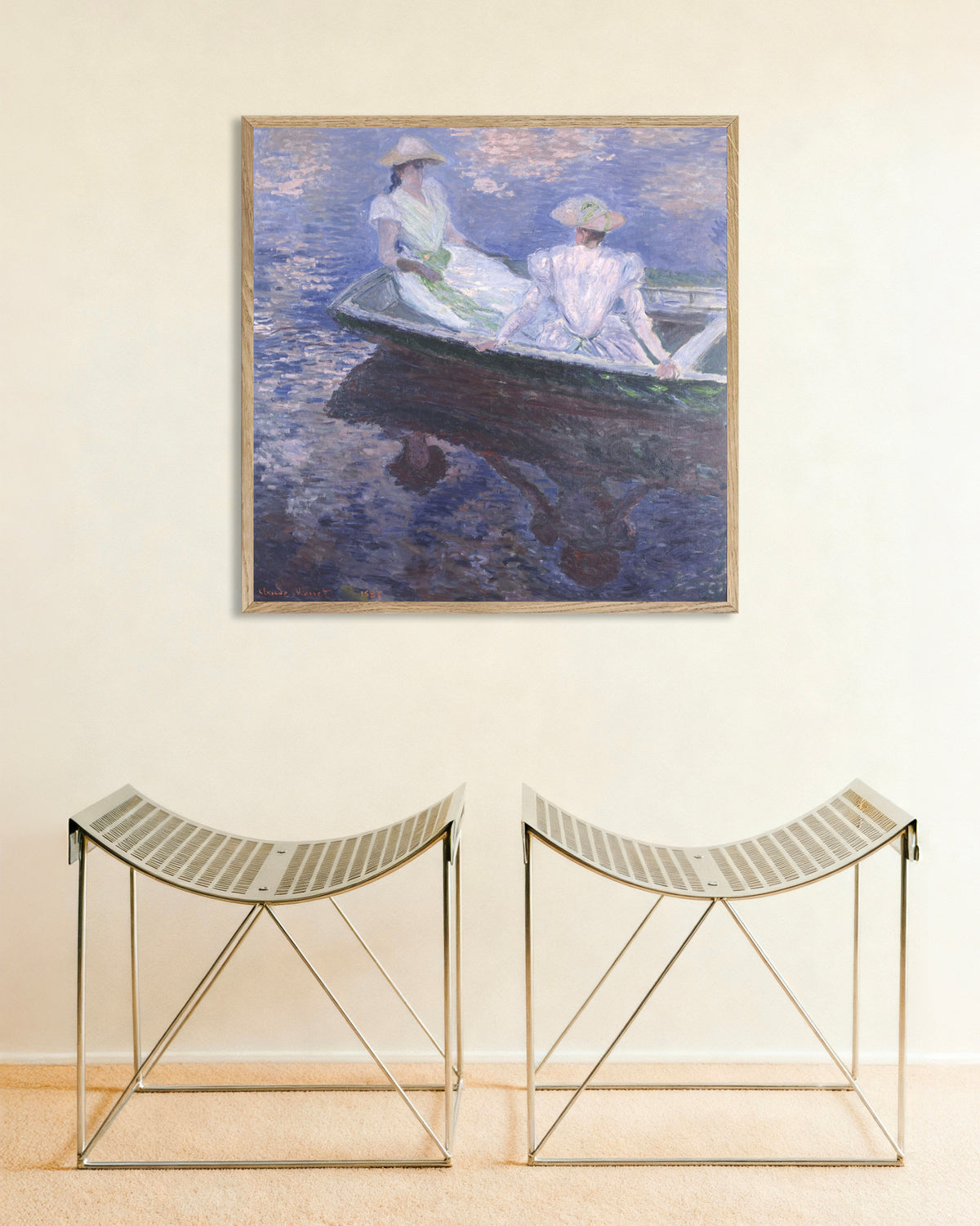 Poster Junge Mädchen im Boot (1887) von Claude Monet mit naturfarbenem Holzrahmen