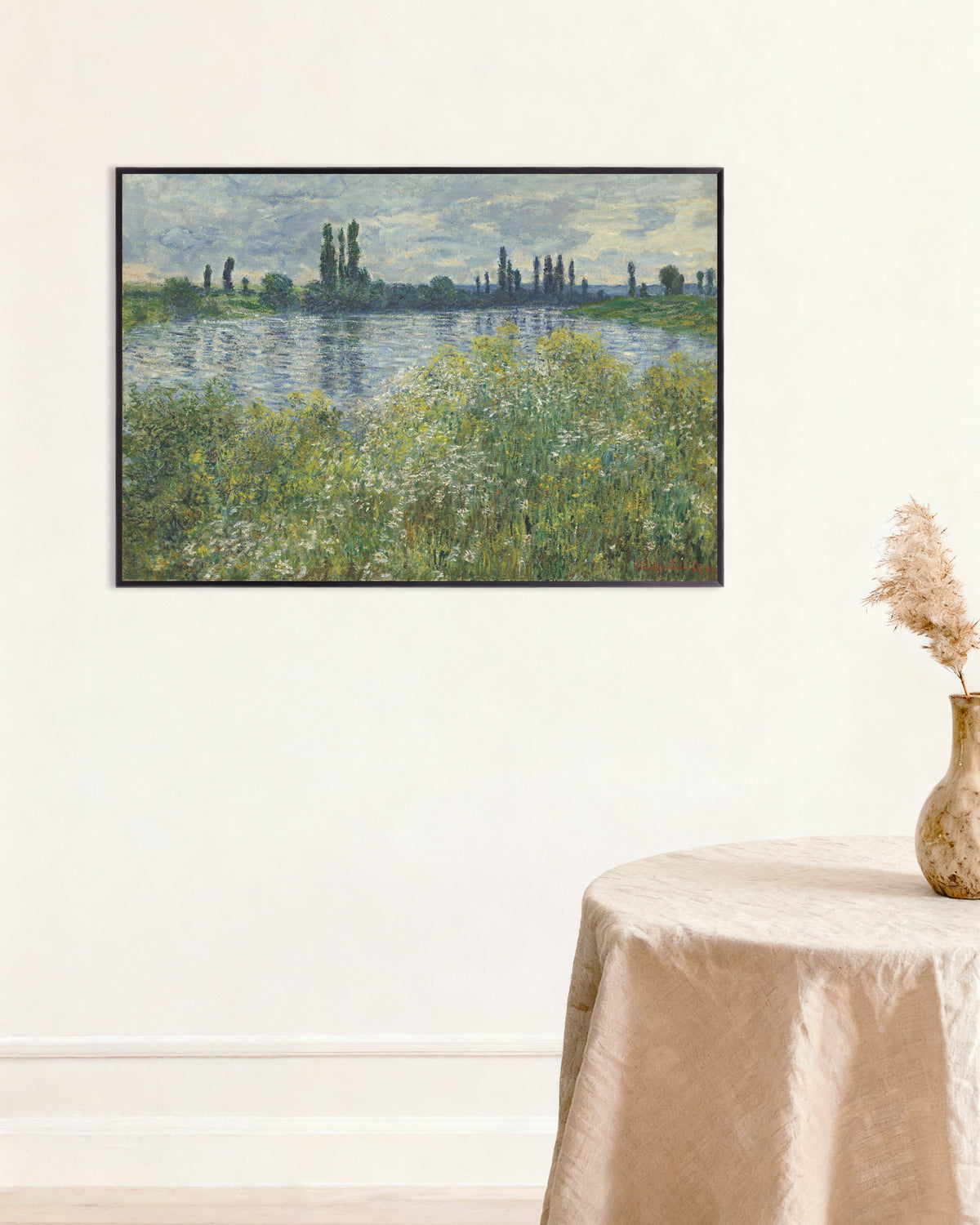 Poster Seineufer bei Vétheuil (1880) von Claude Monet mit Metallrahmen