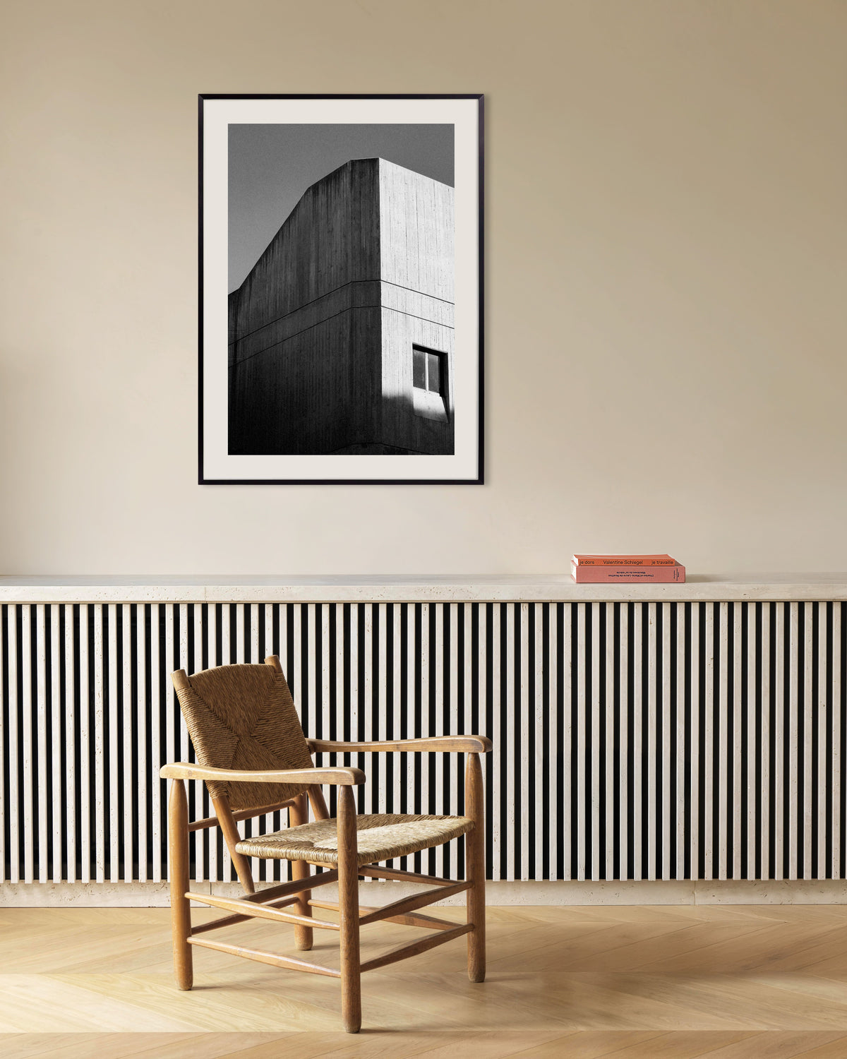 Poster „Ecke aus Brettschalungsbeton“ mit Metallrahmen