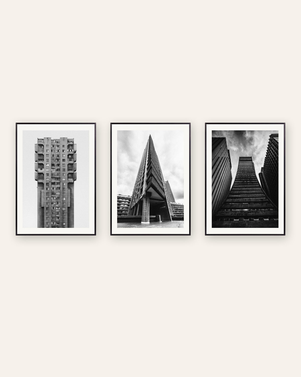 Brutalismus Poster 3er-Set: Türme aus Beton, in schwarzen Metallrahmen