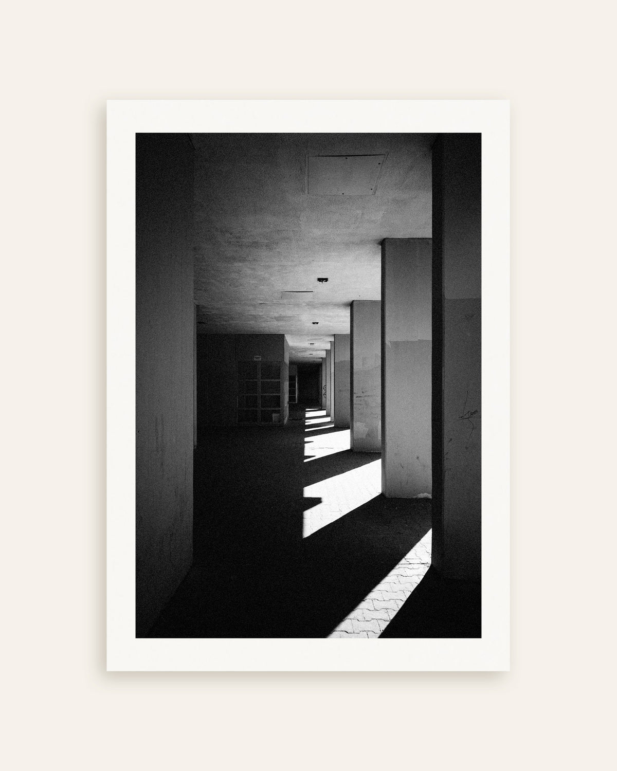 Poster „Kolonnade mit Sonnenstreifen“, Miniaturansicht