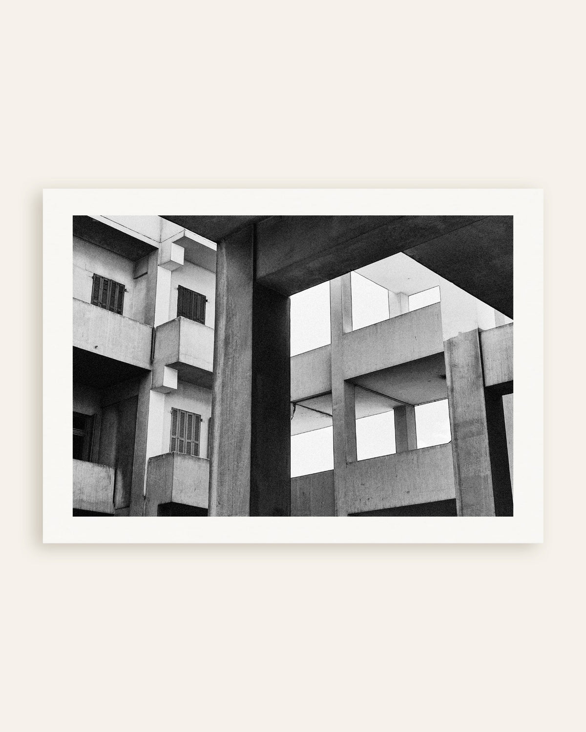 Poster „Betonrahmen und Fensterläden“, Miniaturansicht