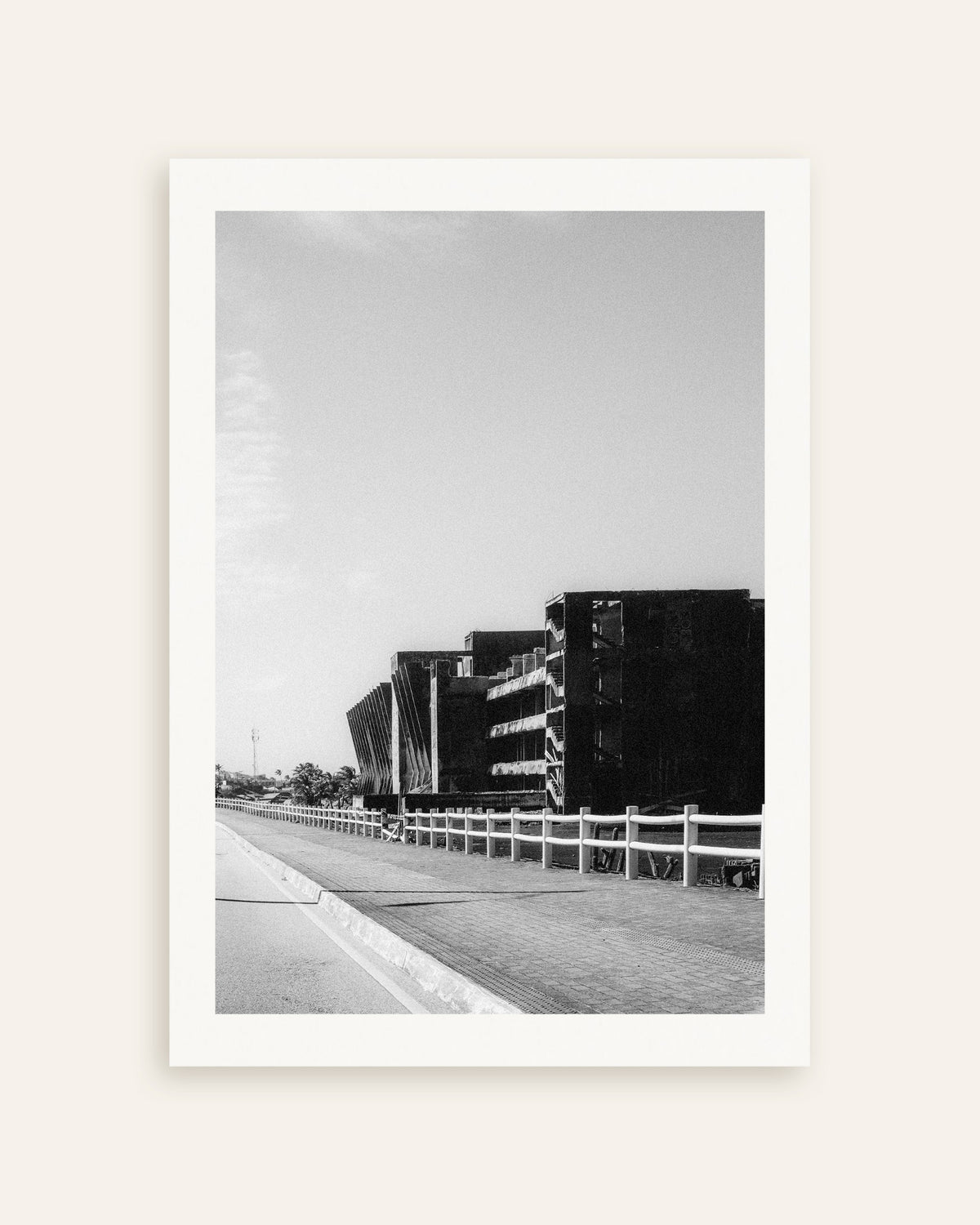 Poster „Betonruine am Straßenrand“, Miniaturansicht