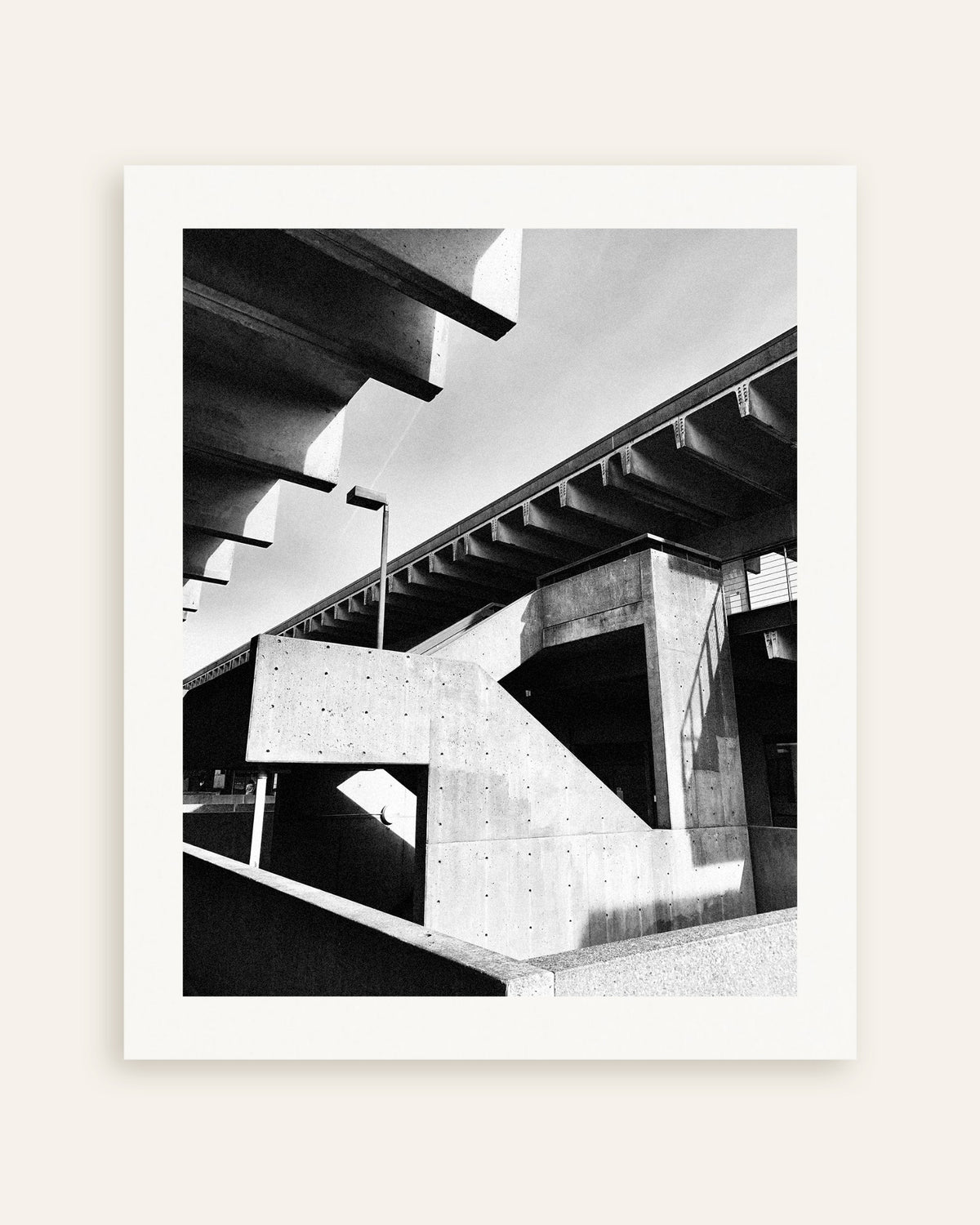 Poster „Betontreppe im Sonnenlicht“, Miniaturansicht