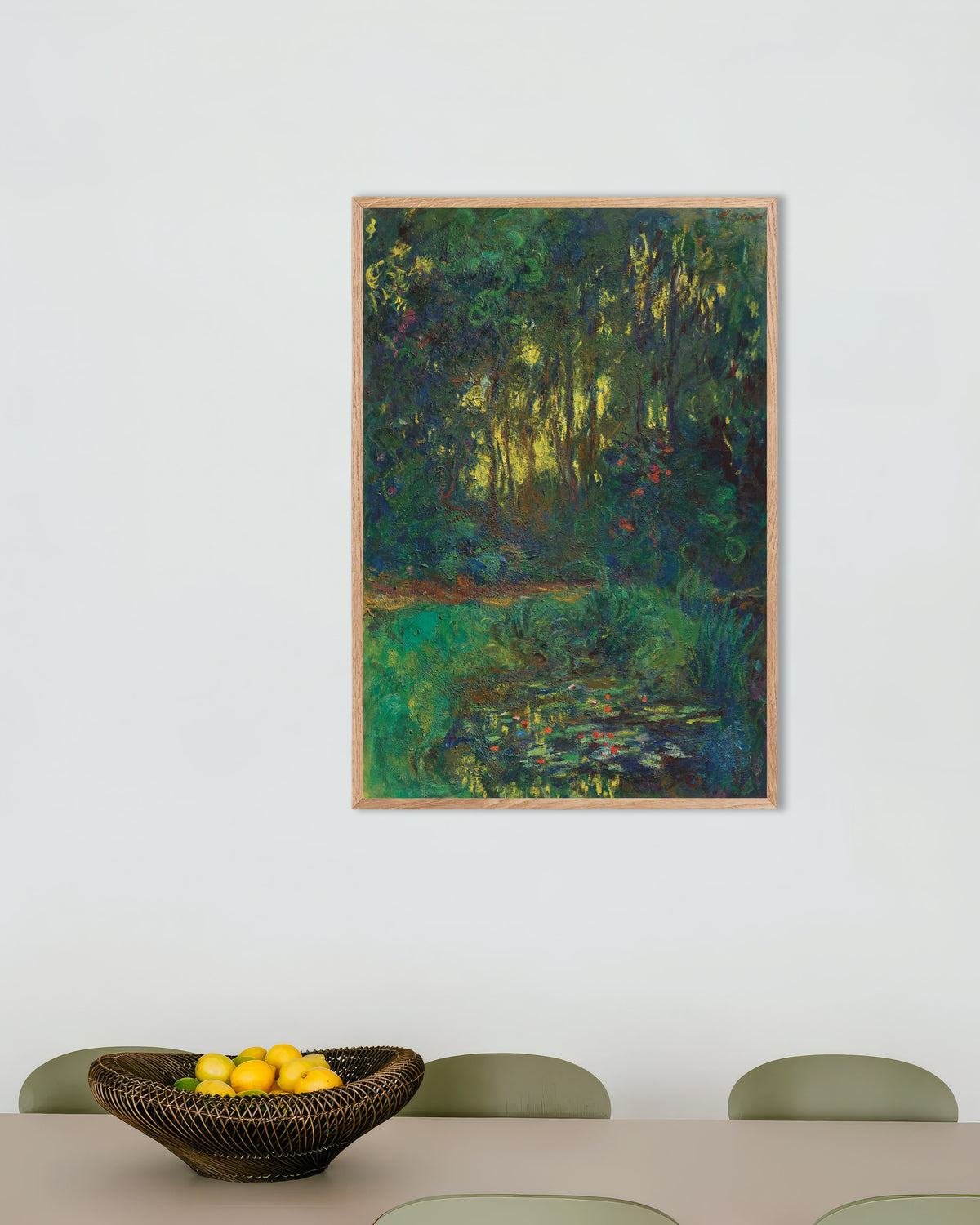 Poster Ecke des Seerosenteichs (1918–1919) von Claude Monet mit naturfarbenem Holzrahmen