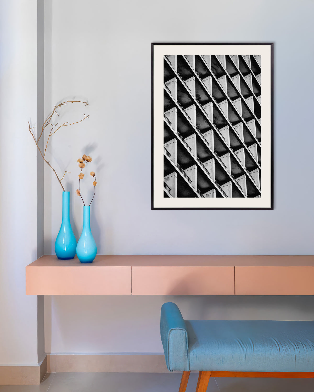 Poster „Diagonaler Rhythmus der Balkone“ mit Metallrahmen