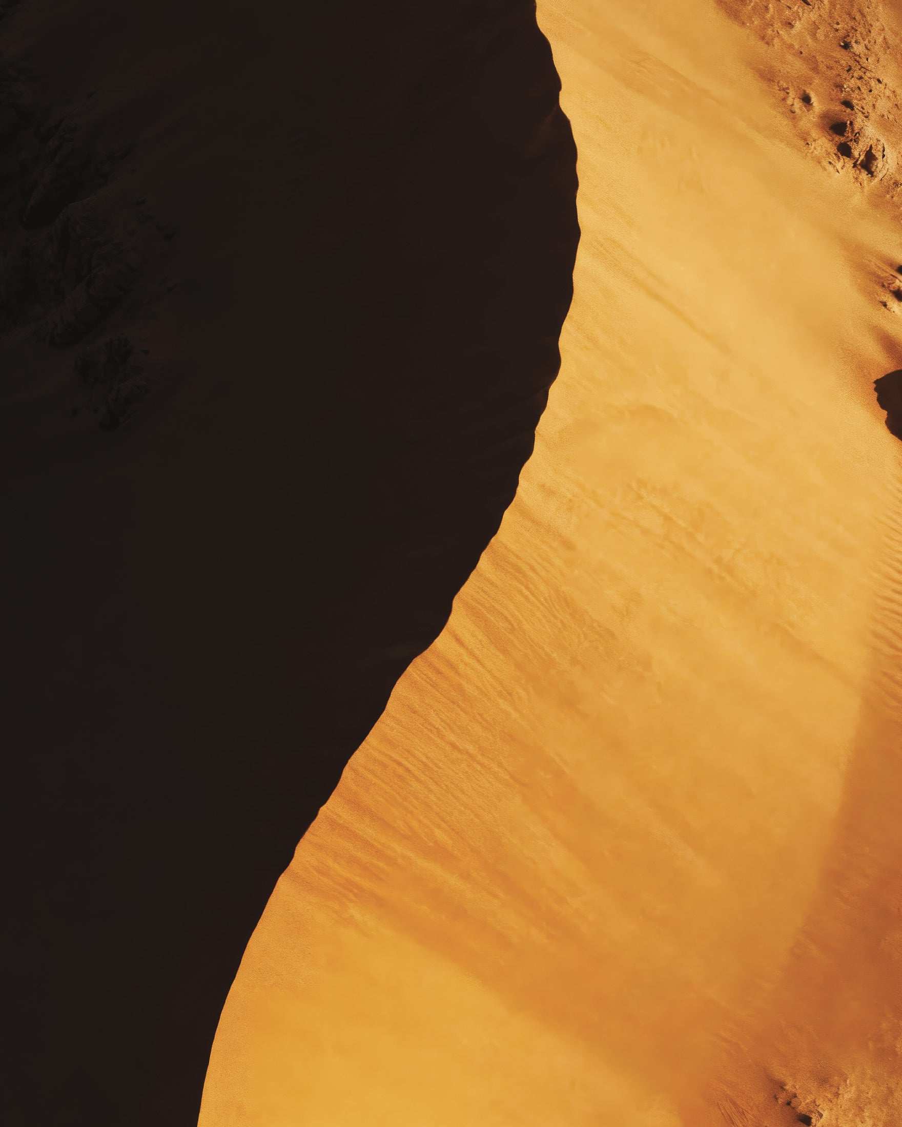 Golden Dune Curve Poster, Desert Shadow Plakat