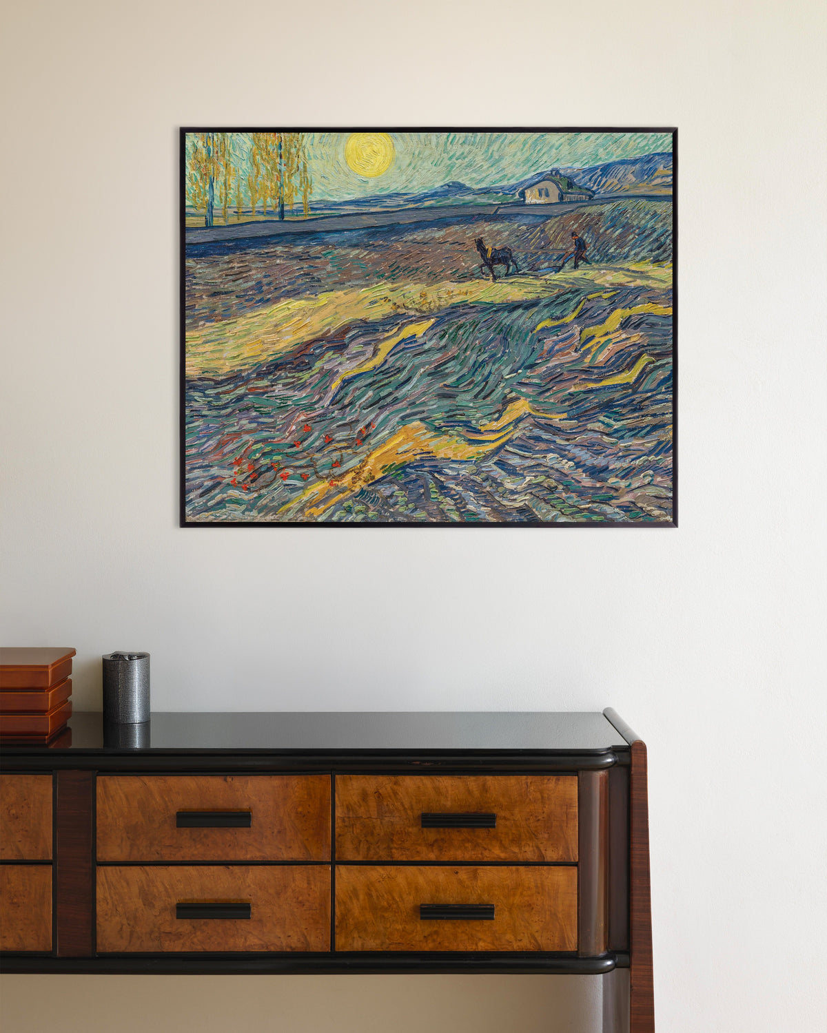 Poster „Eingeschlossenes Feld mit Pflüger (1889) von Vincent van Gogh“ mit Metallrahmen