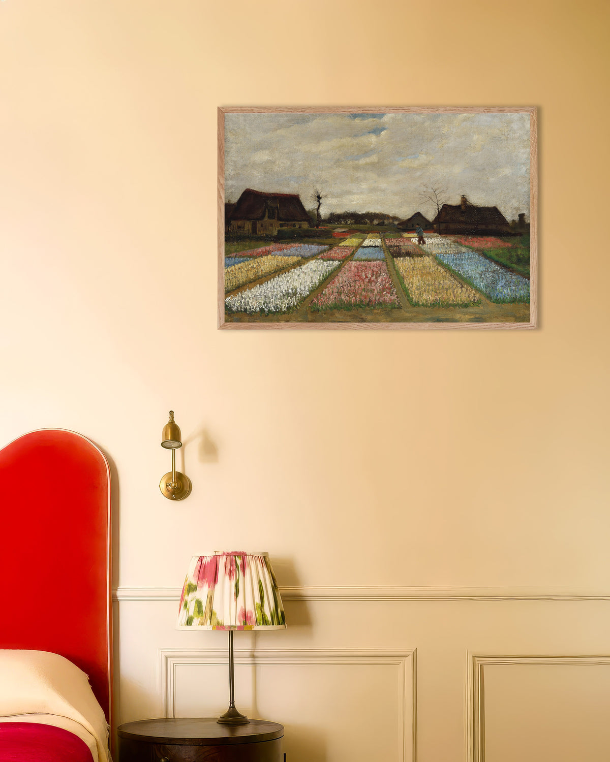 Poster „Blumenbeete in Holland (um 1883) von Vincent van Gogh“ mit naturfarbenem Holzrahmen