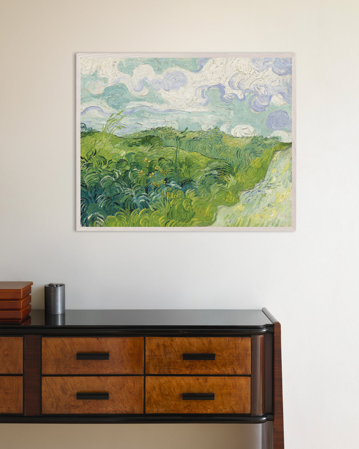 Poster „Grüne Weizenfelder, Auvers (1890) von Vincent van Gogh“ mit weißem Holzrahmen