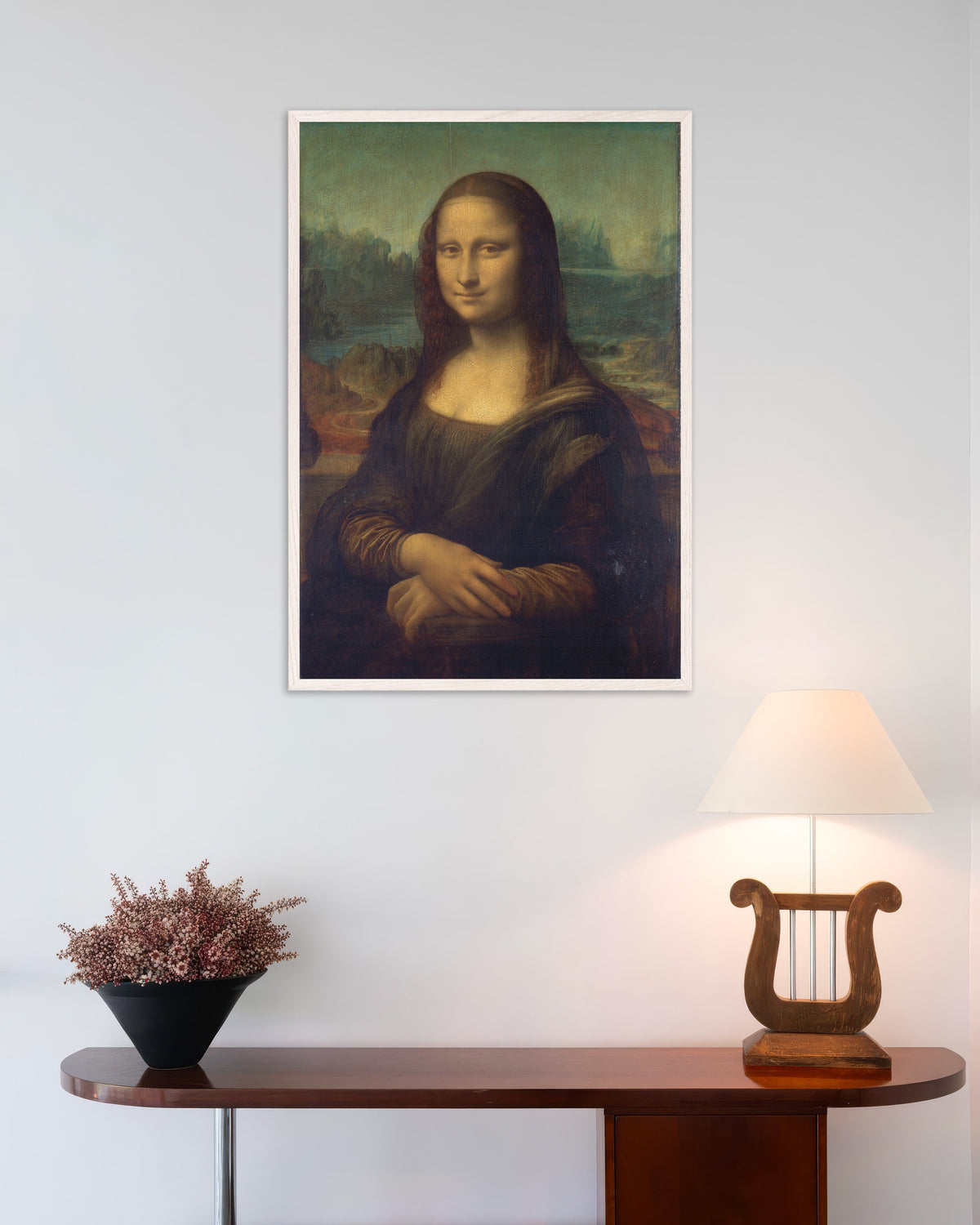 Poster „Mona Lisa von Leonardo da Vinci“ mit weißem Holzrahmen