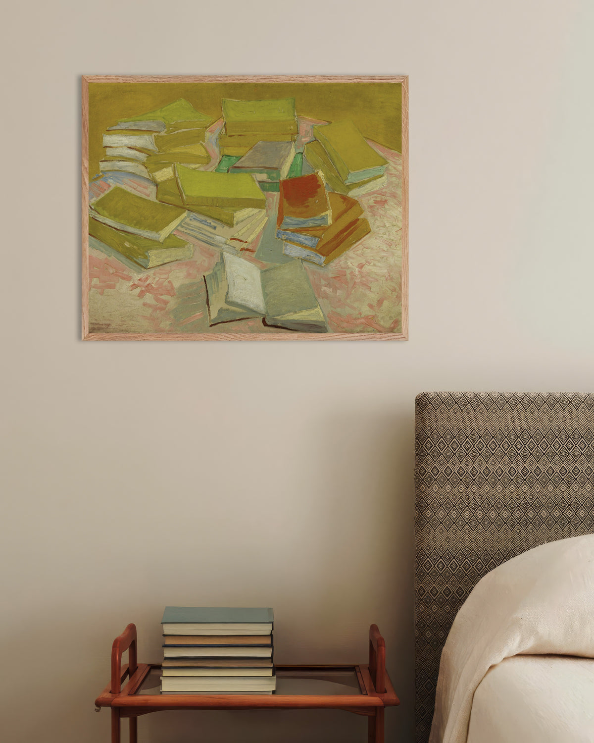 Poster Stapel französischer Romane (1887) von Vincent van Gogh, mit naturbelassenem Holzrahmen