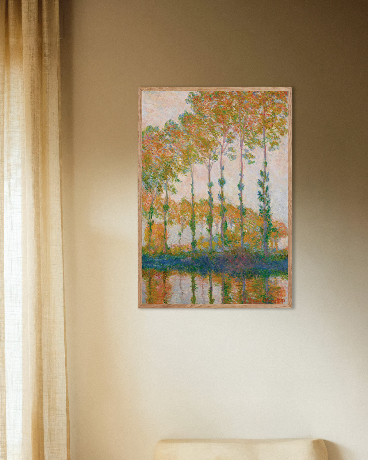 Poster Pappeln am Ufer der Epte, Herbst (1891) von Claude Monet mit naturfarbenem Holzrahmen