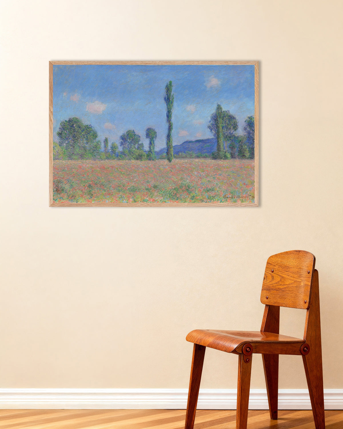 Poster Mohnfeld bei Giverny (1890) von Claude Monet mit naturfarbenem Holzrahmen