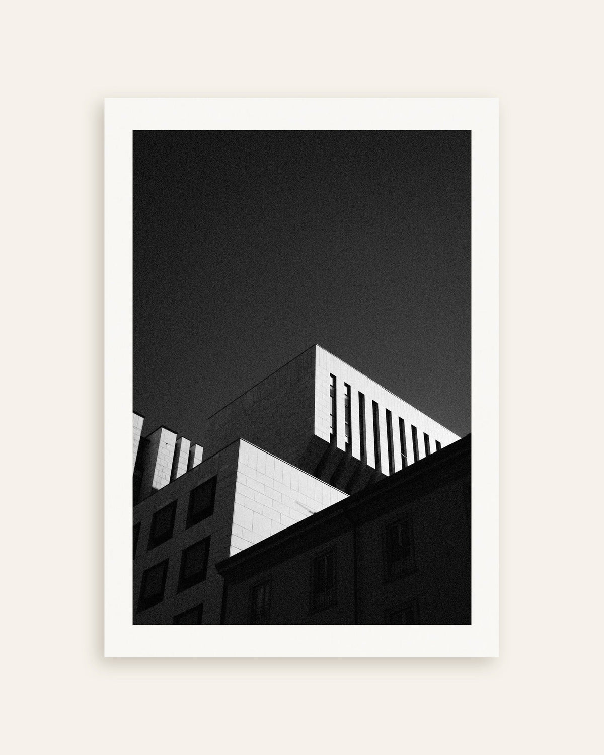 Poster „Dächer vor dunklem Himmel“, Miniaturansicht