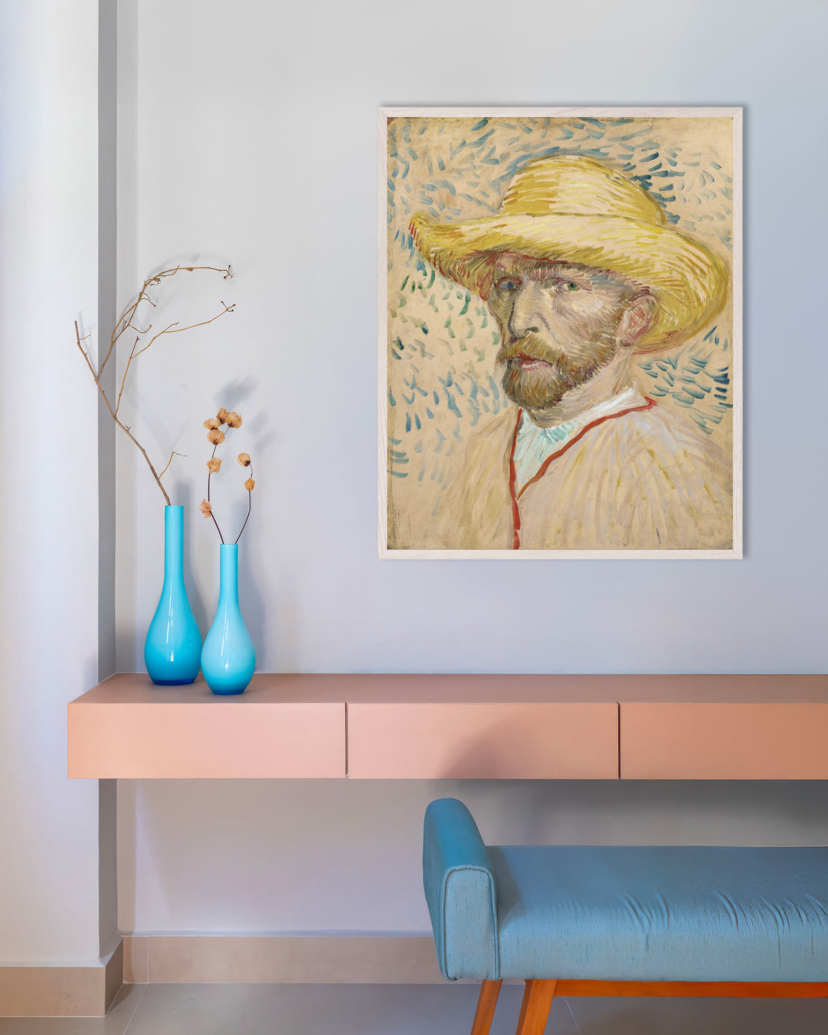 Poster „Selbstporträt mit Strohhut und Malerkittel (1887) von Vincent van Gogh“ mit weißem Holzrahmen