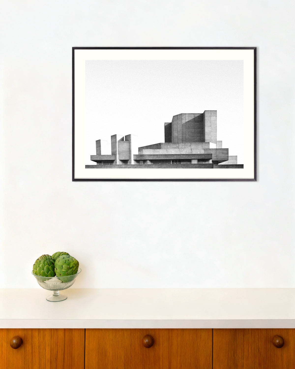 Poster „Gestaffelte Terrassen eines Betontheaters“ mit Metallrahmen