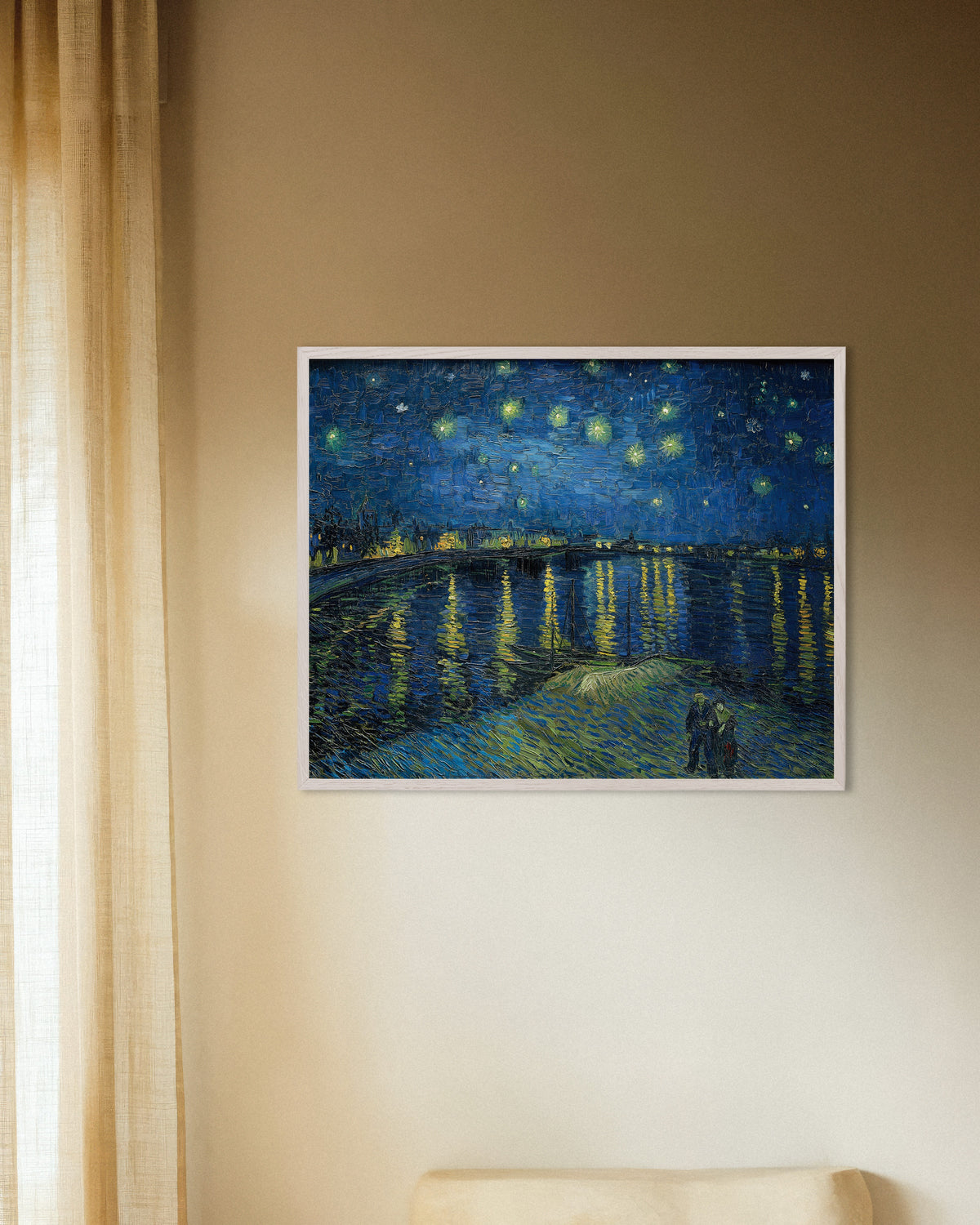 Poster von Sternennacht über der Rhône (1888) von Vincent van Gogh, mit weißem Holzrahmen