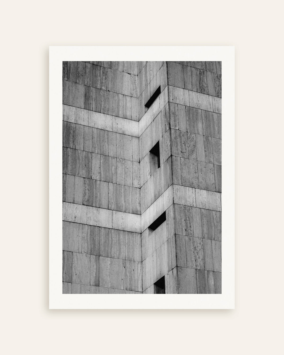 Poster „Mit Stein verkleidete Ecke mit schmalen Fenstern“, Miniaturansicht