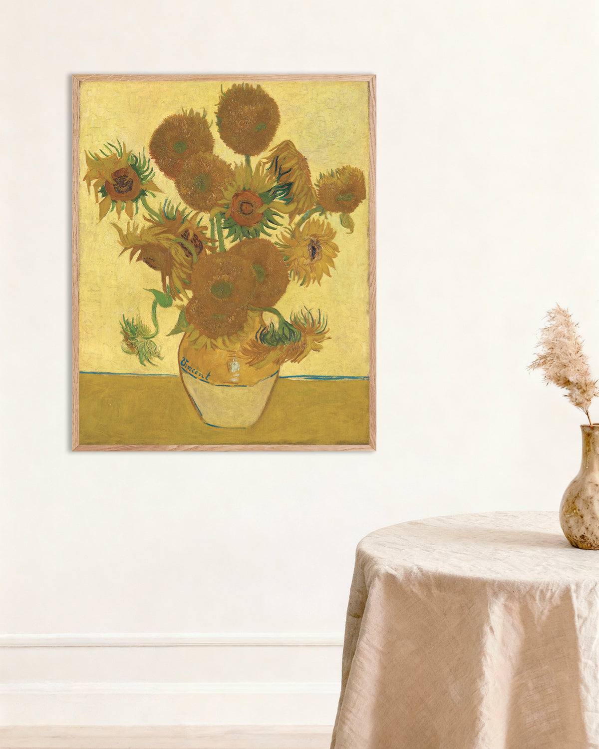 Poster „Sonnenblumen“ (1888) von Vincent van Gogh, mit naturbelassenem Holzrahmen