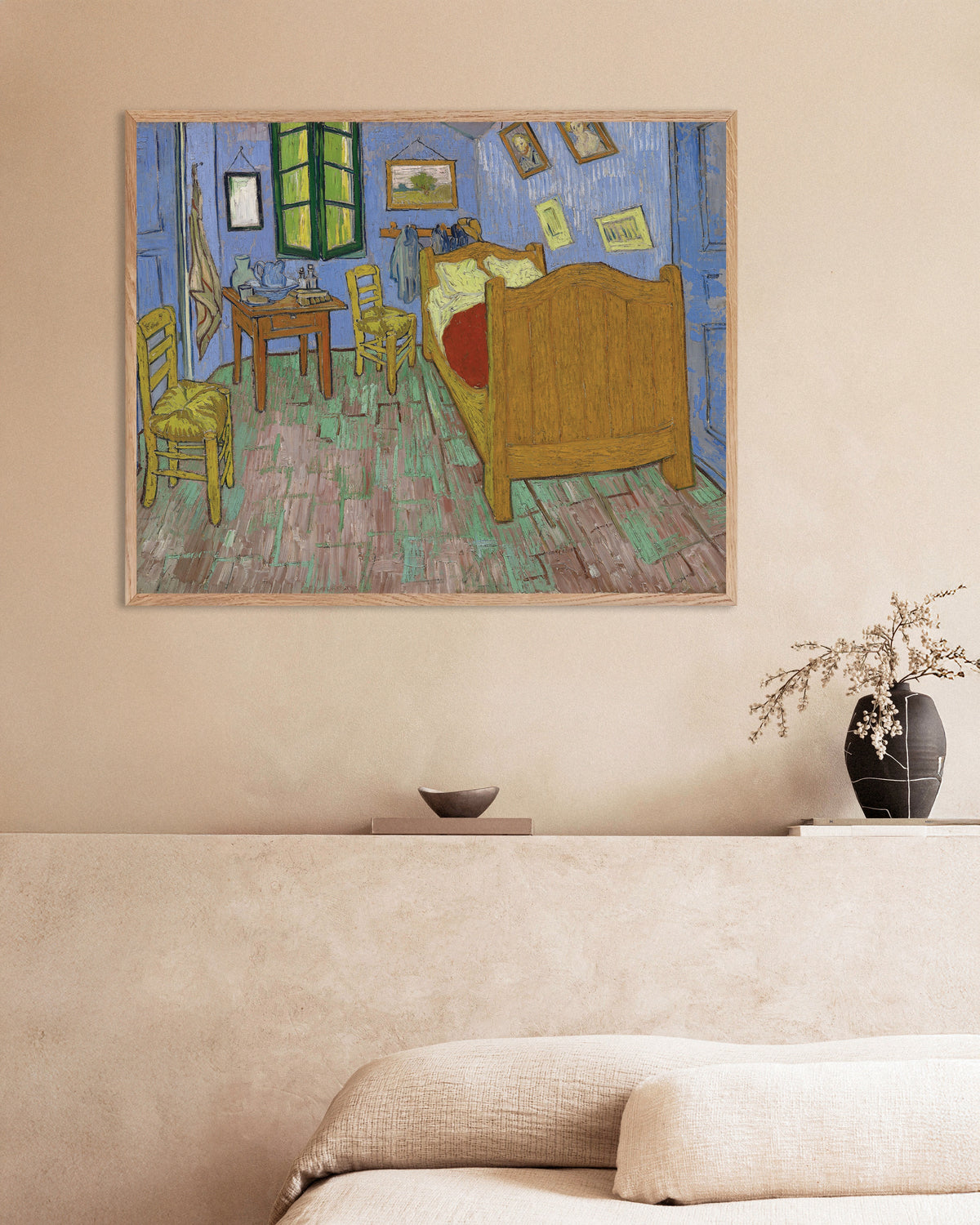 Poster von Das Schlafzimmer, Version Saint-Rémy (1889) von Vincent van Gogh, mit naturfarbenem Holzrahmen