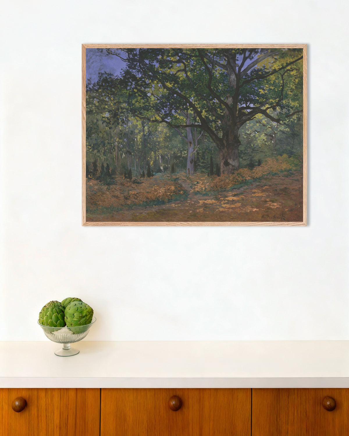 Poster Die Bodmer-Eiche, Wald von Fontainebleau (1865) von Claude Monet mit naturfarbenem Holzrahmen