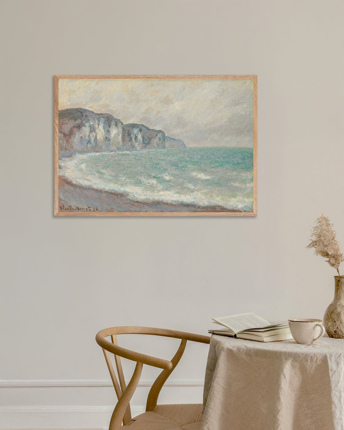 Poster Die Klippe bei Pourville (1896) von Claude Monet mit naturfarbenem Holzrahmen